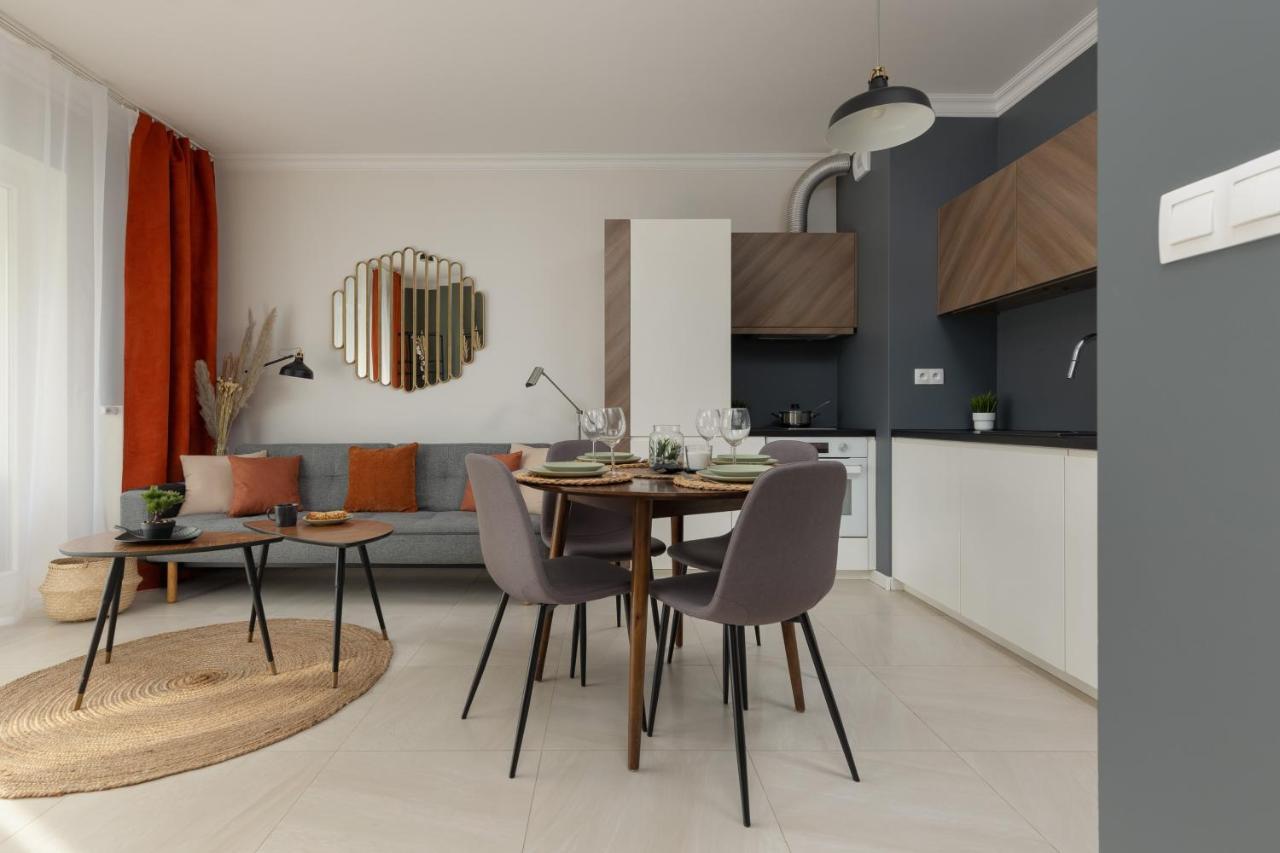 Apartment Lakeview Kapelanow Armii Krajowej By Renters Warsaw